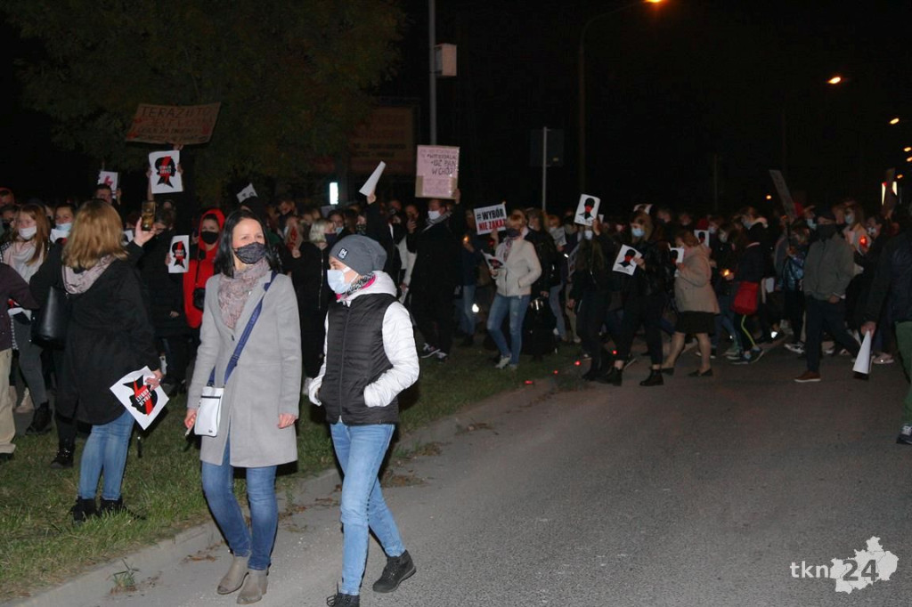 Mnóstwo ludzi na ulicach przeciw wyrokowi Trybunału [fotorelacja, zapis LIVE]
