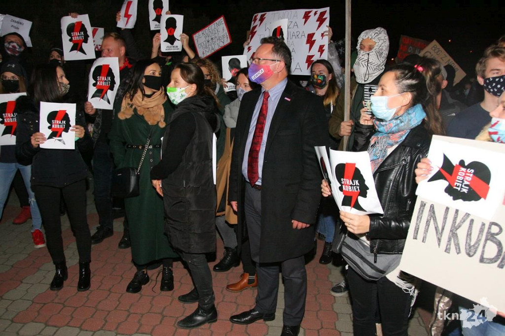 Mnóstwo ludzi na ulicach przeciw wyrokowi Trybunału [fotorelacja, zapis LIVE]