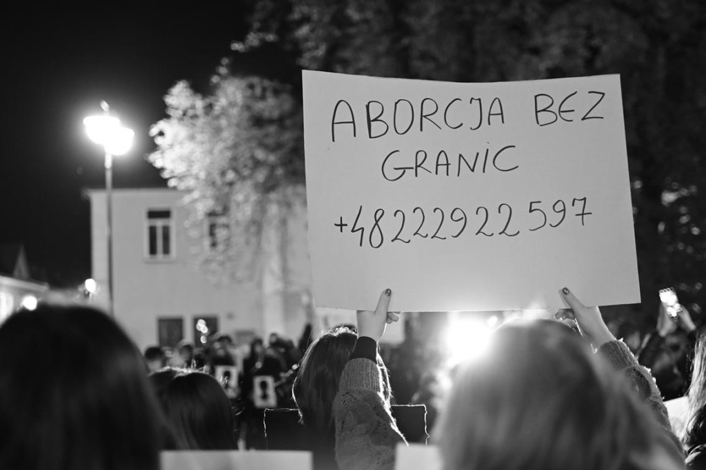 Mnóstwo ludzi na ulicach przeciw wyrokowi Trybunału [fotorelacja, zapis LIVE]