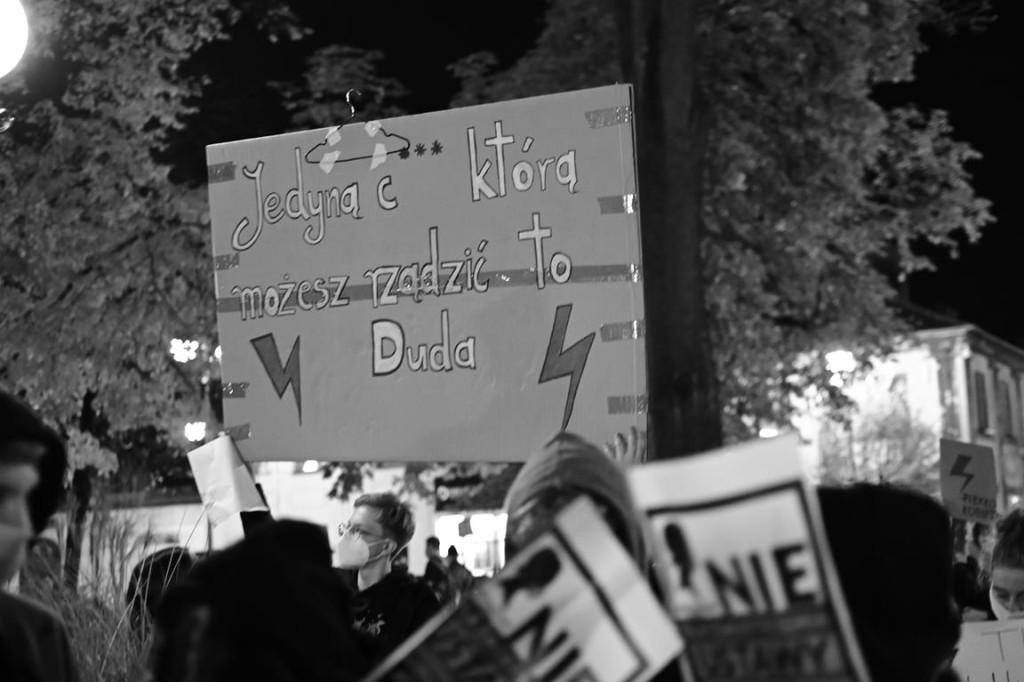 Mnóstwo ludzi na ulicach przeciw wyrokowi Trybunału [fotorelacja, zapis LIVE]