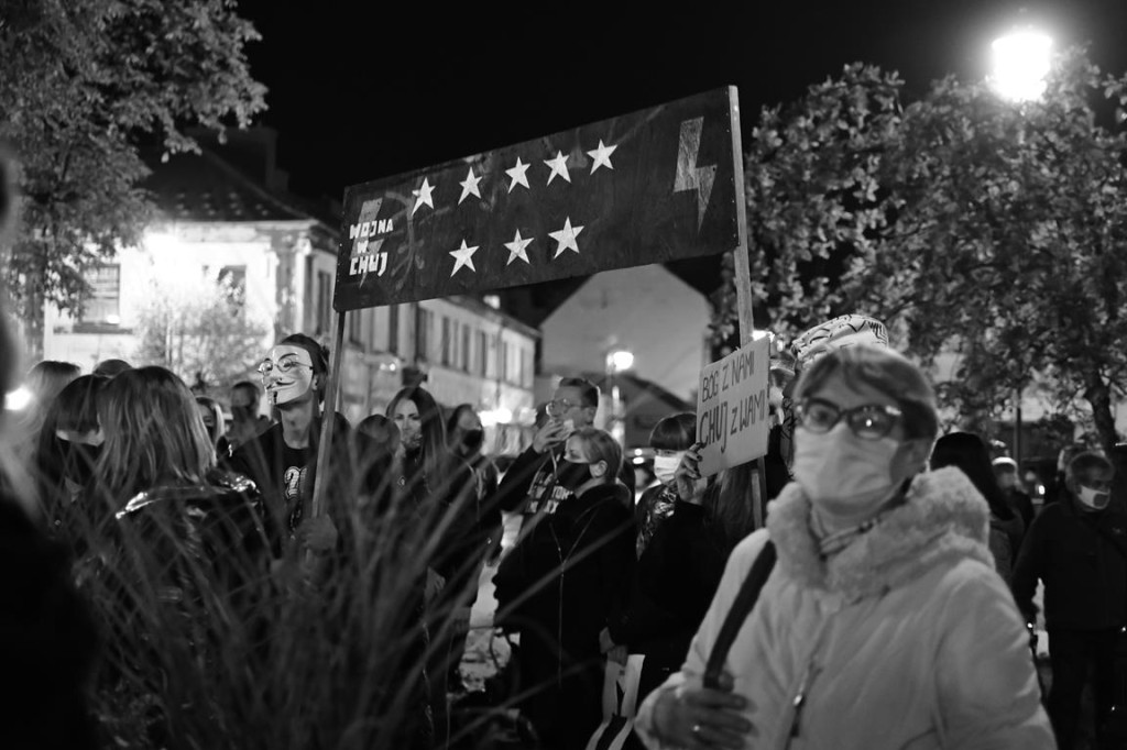 Mnóstwo ludzi na ulicach przeciw wyrokowi Trybunału [fotorelacja, zapis LIVE]