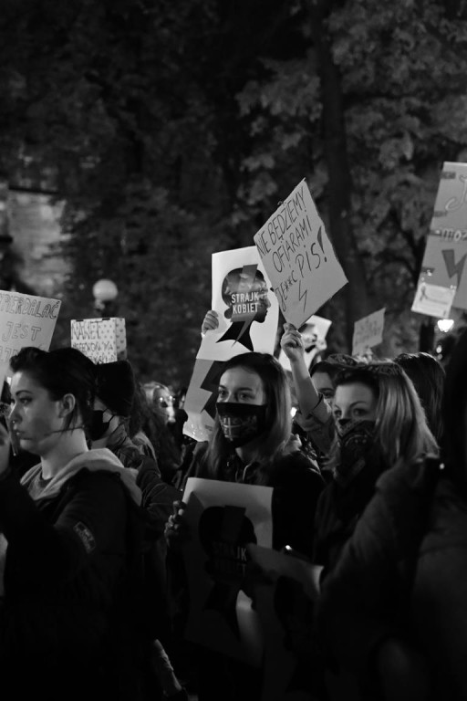 Mnóstwo ludzi na ulicach przeciw wyrokowi Trybunału [fotorelacja, zapis LIVE]
