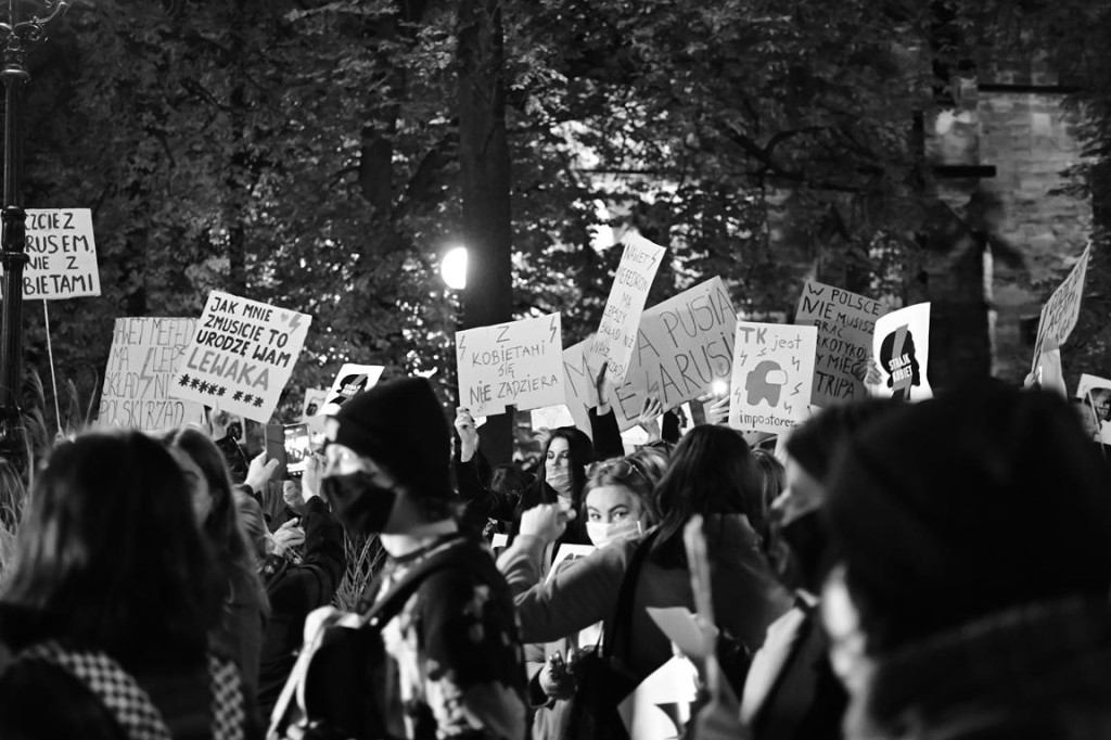 Mnóstwo ludzi na ulicach przeciw wyrokowi Trybunału [fotorelacja, zapis LIVE]