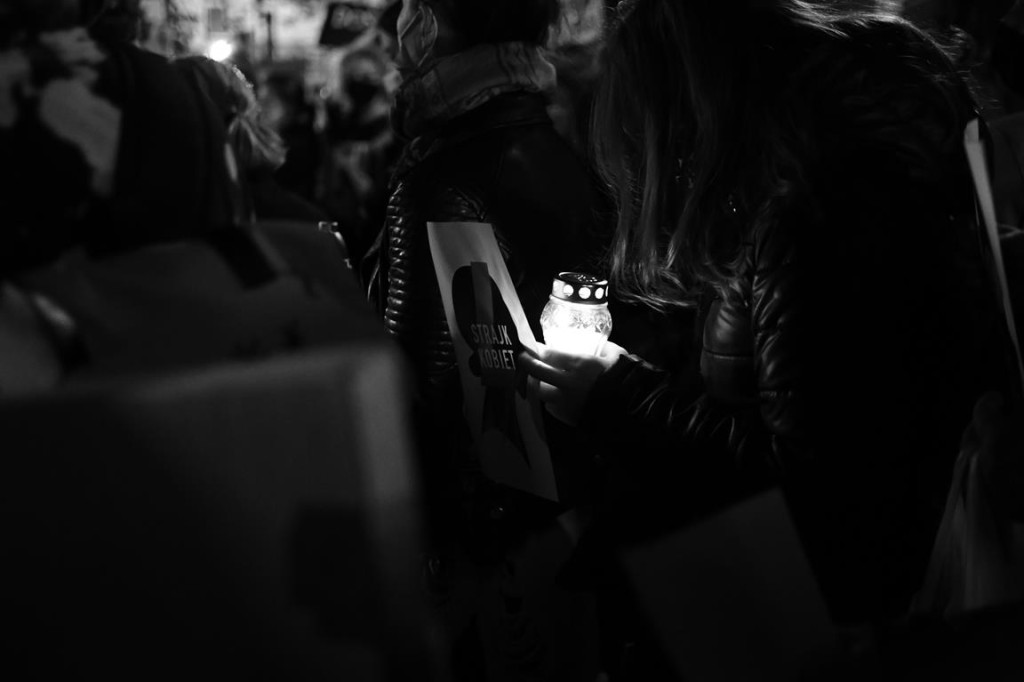 Mnóstwo ludzi na ulicach przeciw wyrokowi Trybunału [fotorelacja, zapis LIVE]