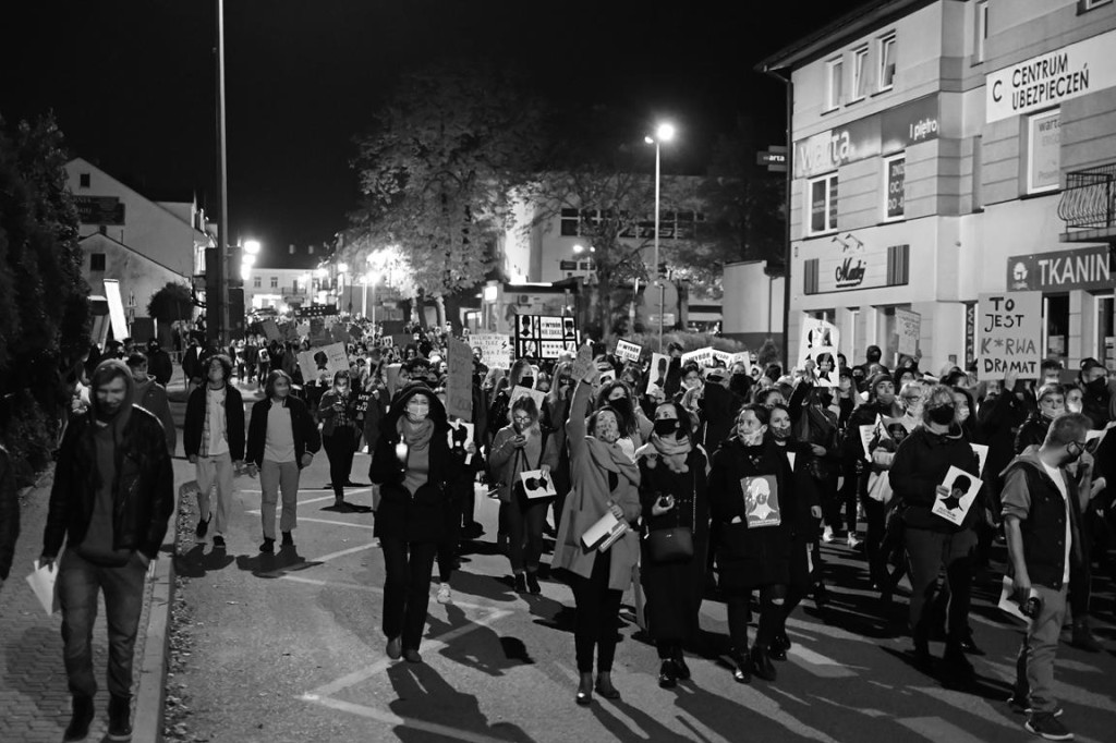 Mnóstwo ludzi na ulicach przeciw wyrokowi Trybunału [fotorelacja, zapis LIVE]
