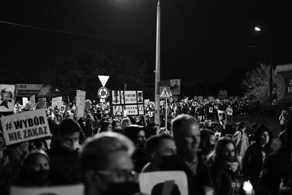 Mnóstwo ludzi na ulicach przeciw wyrokowi Trybunału [fotorelacja, zapis LIVE]