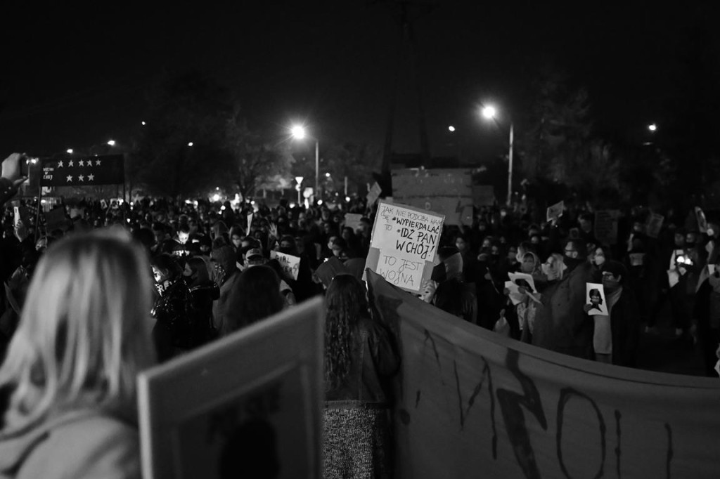 Mnóstwo ludzi na ulicach przeciw wyrokowi Trybunału [fotorelacja, zapis LIVE]