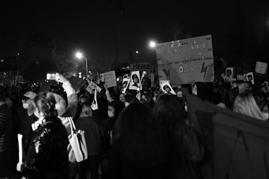 Mnóstwo ludzi na ulicach przeciw wyrokowi Trybunału [fotorelacja, zapis LIVE]