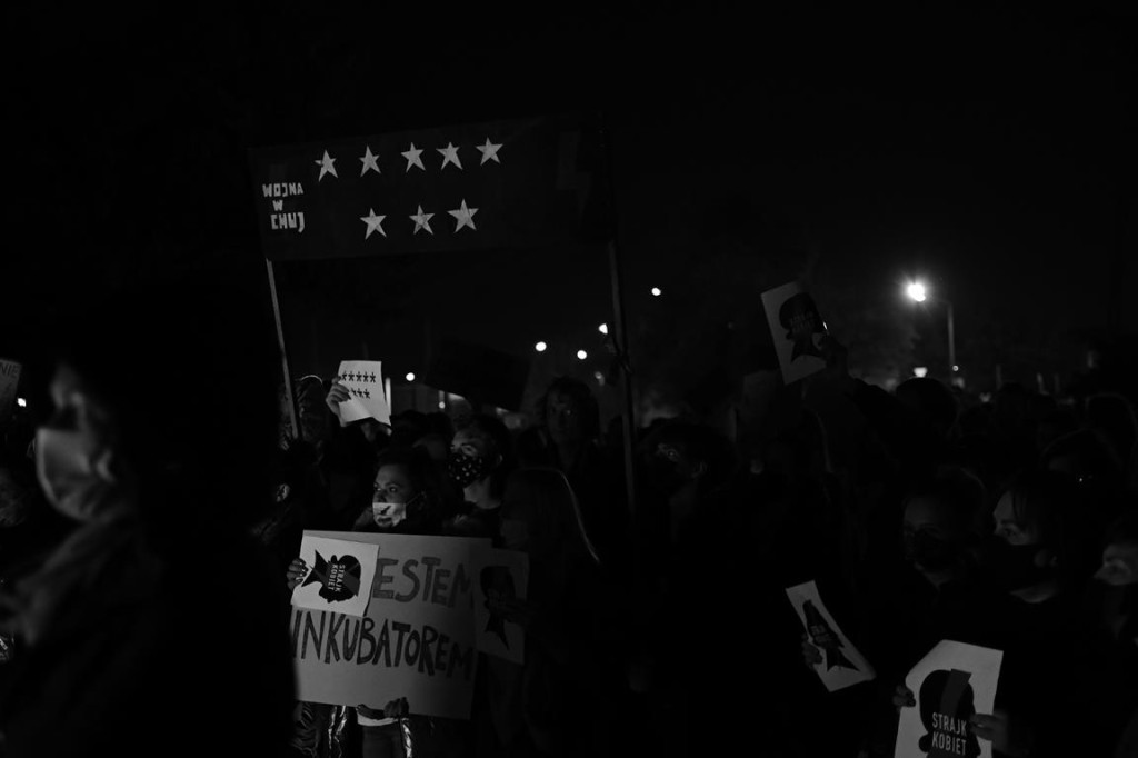 Mnóstwo ludzi na ulicach przeciw wyrokowi Trybunału [fotorelacja, zapis LIVE]