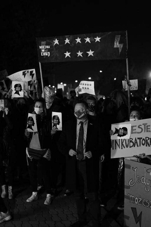 Mnóstwo ludzi na ulicach przeciw wyrokowi Trybunału [fotorelacja, zapis LIVE]