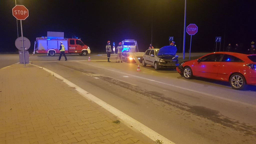 Wypadek na koneckiej obwodnicy. Jedna osoba zabrana do szpitala [zdjęcia]