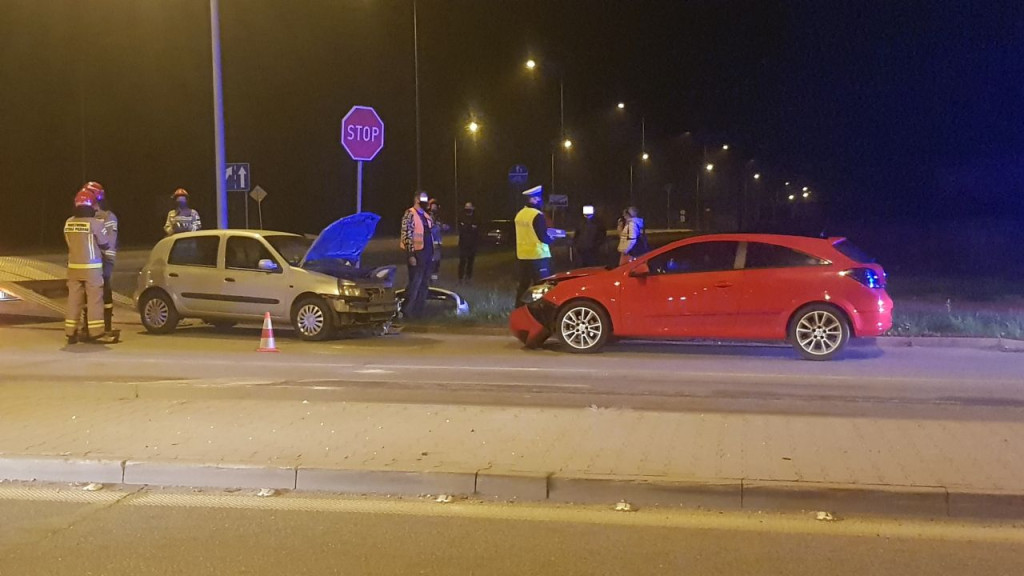 Wypadek na koneckiej obwodnicy. Jedna osoba zabrana do szpitala [zdjęcia]