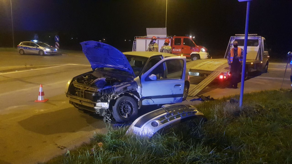 Wypadek na koneckiej obwodnicy. Jedna osoba zabrana do szpitala [zdjęcia]
