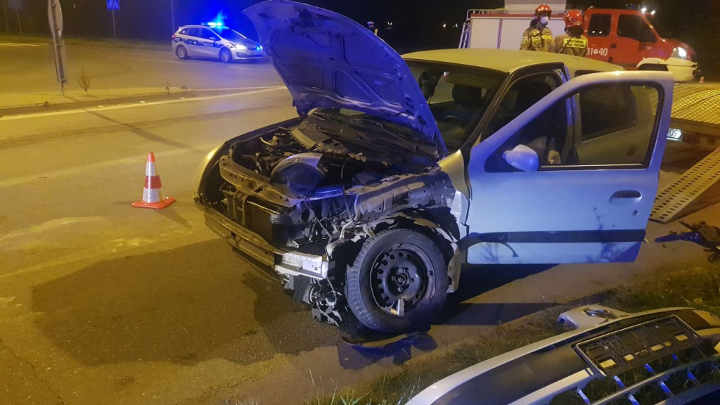 Wypadek na koneckiej obwodnicy. Jedna osoba zabrana do szpitala [zdjęcia]