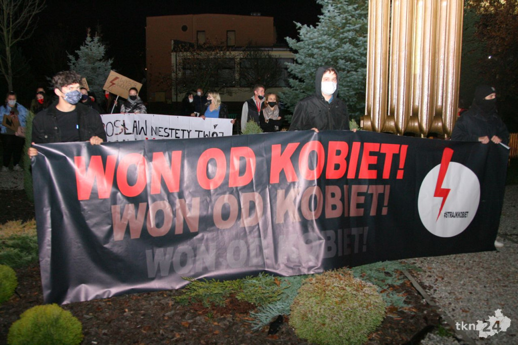 Stąporków: Spacerowali w obronie kobiet [fotorelacja, zapis live]