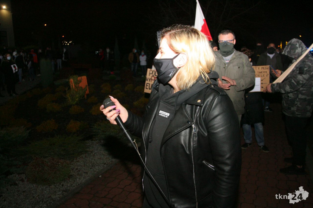Stąporków: Spacerowali w obronie kobiet [fotorelacja, zapis live]