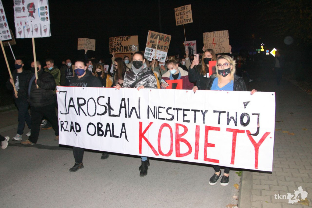 Stąporków: Spacerowali w obronie kobiet [fotorelacja, zapis live]