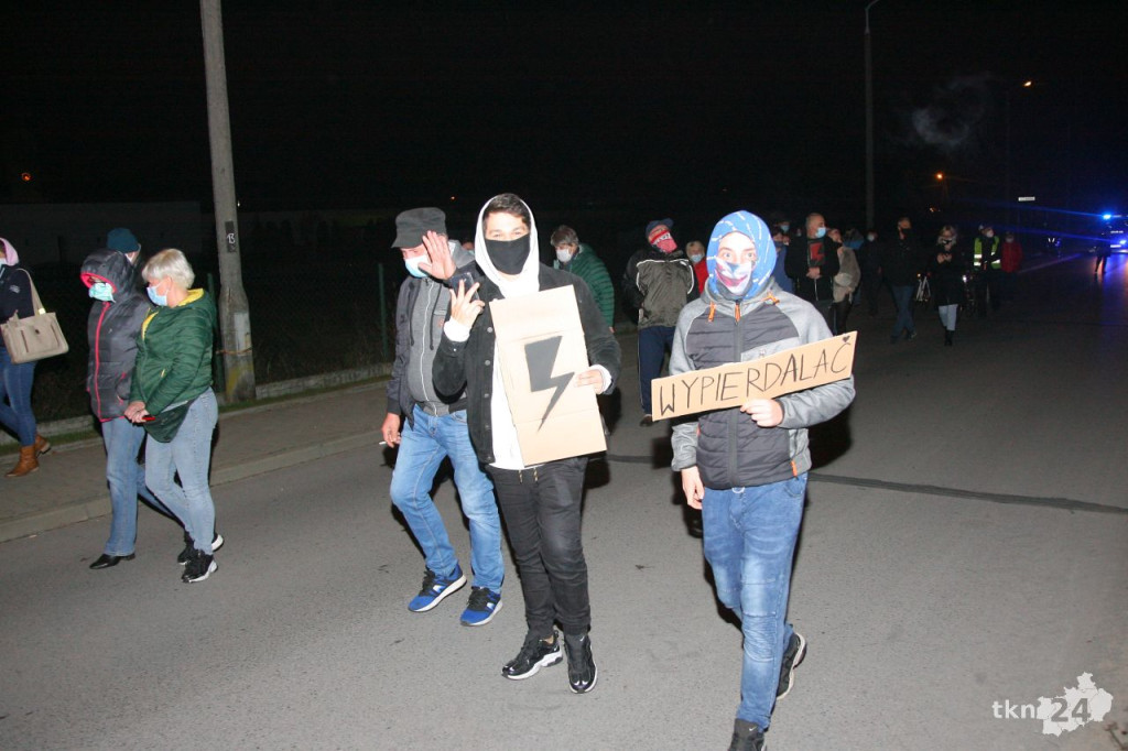 Stąporków: Spacerowali w obronie kobiet [fotorelacja, zapis live]
