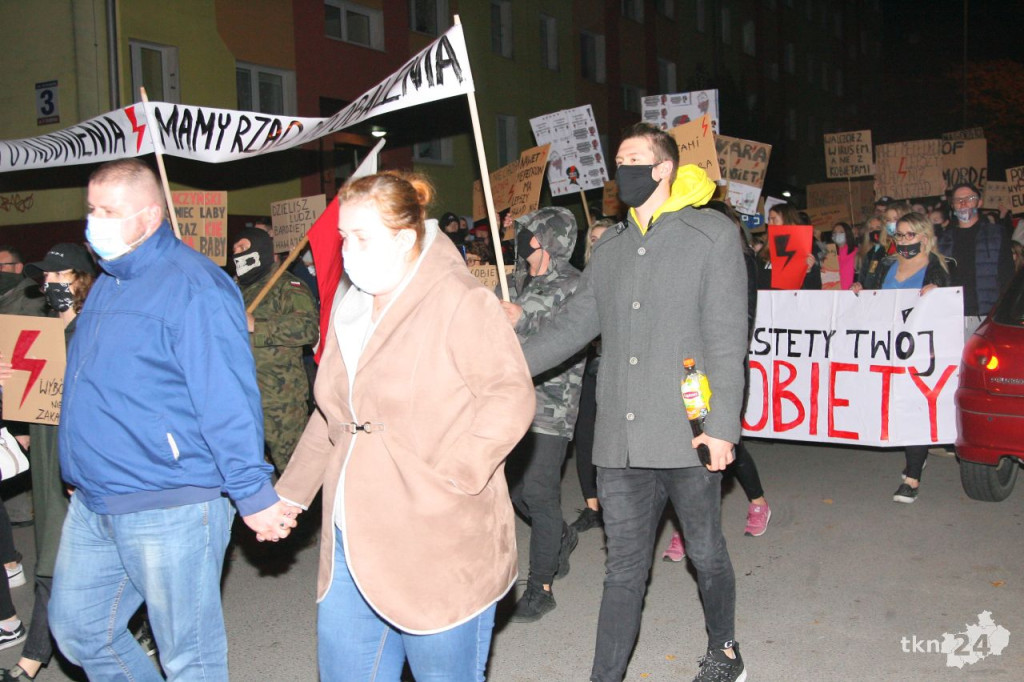 Stąporków: Spacerowali w obronie kobiet [fotorelacja, zapis live]