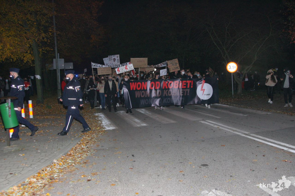 Stąporków: Spacerowali w obronie kobiet [fotorelacja, zapis live]