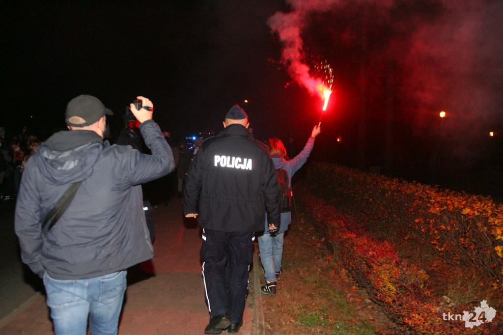 Stąporków: Spacerowali w obronie kobiet [fotorelacja, zapis live]