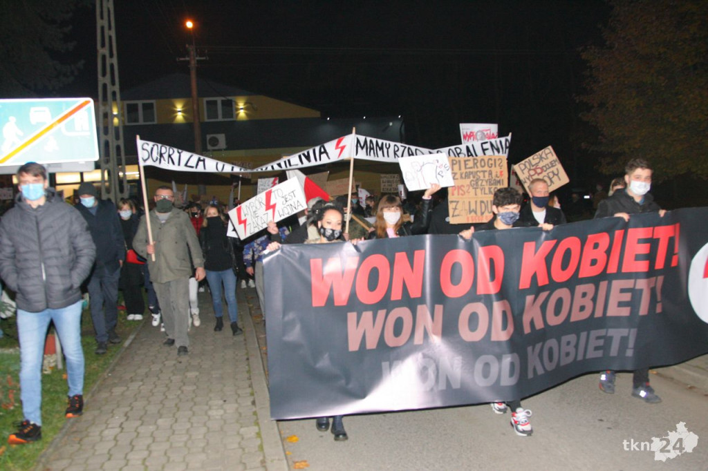 Stąporków: Spacerowali w obronie kobiet [fotorelacja, zapis live]