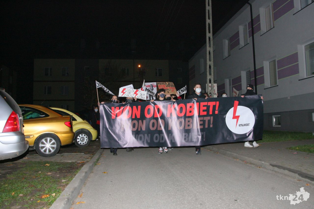 Stąporków: Spacerowali w obronie kobiet [fotorelacja, zapis live]