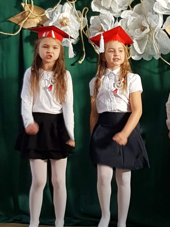 Pierwszaki z Pomykowa złożyły ślubowanie [wideo, zdjęcia]