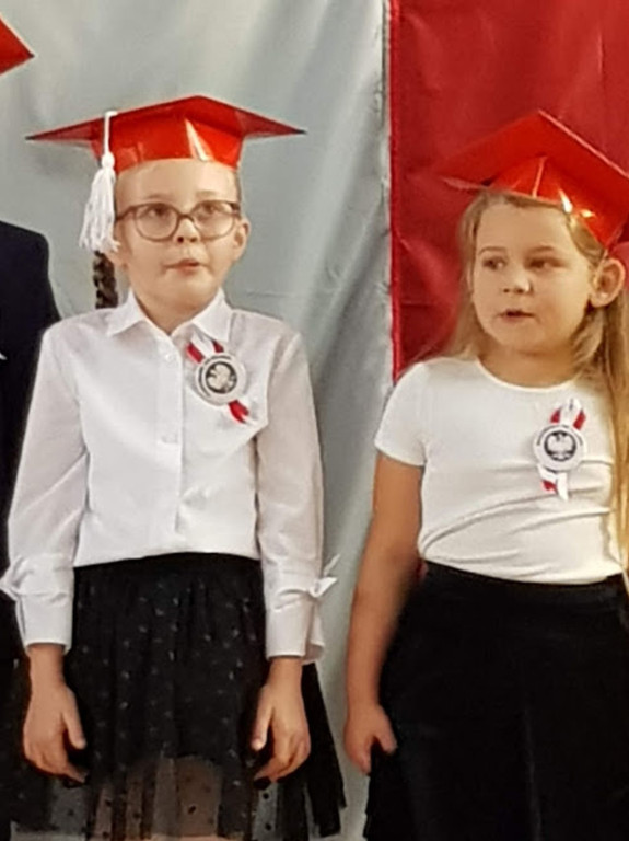 Pierwszaki z Pomykowa złożyły ślubowanie [wideo, zdjęcia]