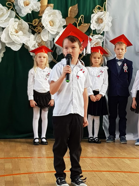 Pierwszaki z Pomykowa złożyły ślubowanie [wideo, zdjęcia]