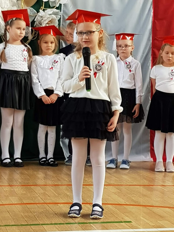 Pierwszaki z Pomykowa złożyły ślubowanie [wideo, zdjęcia]