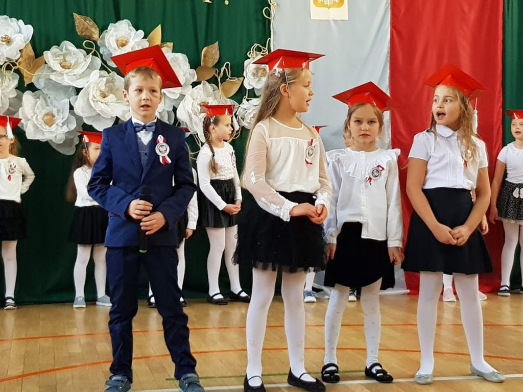 Pierwszaki z Pomykowa złożyły ślubowanie [wideo, zdjęcia]