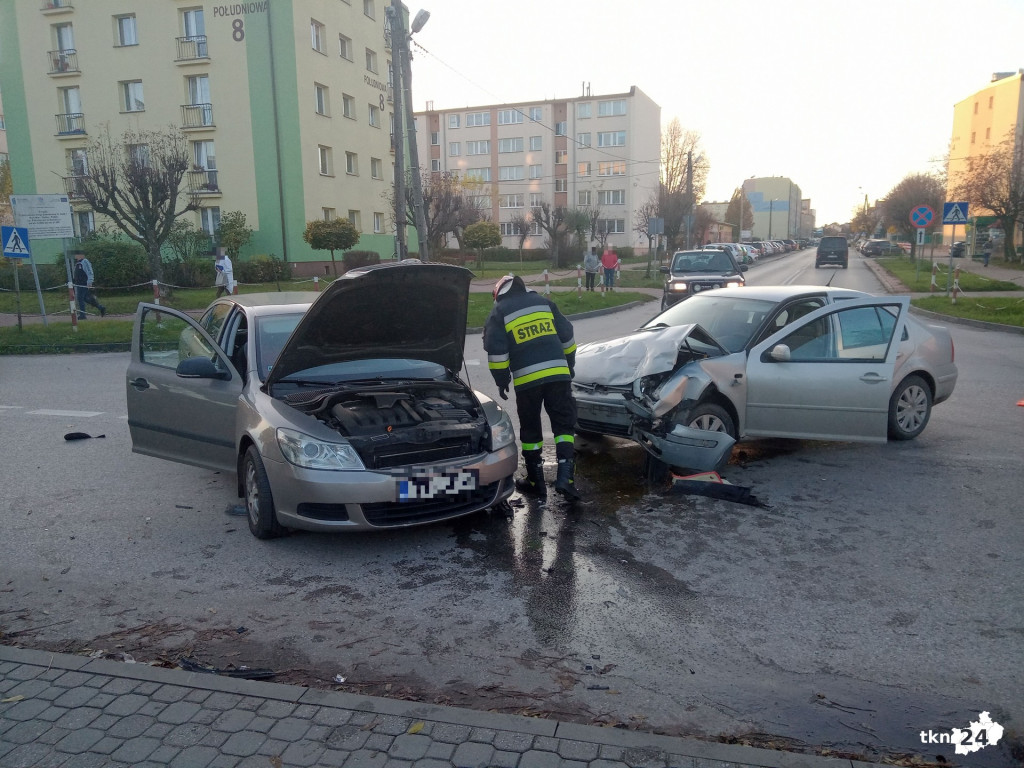 Zderzenie dwóch aut skrzyżowaniu ulic Polnej i Południowej w Końskich