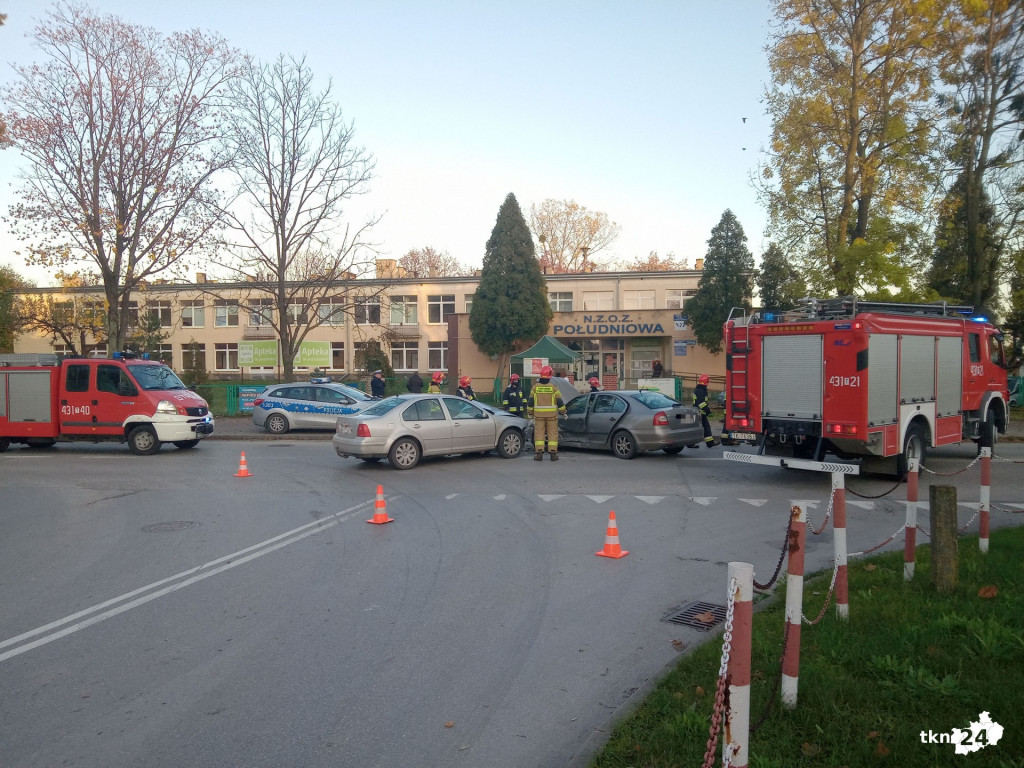 Zderzenie dwóch aut skrzyżowaniu ulic Polnej i Południowej w Końskich