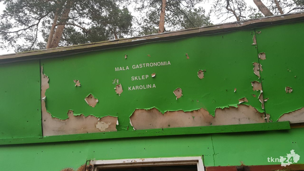 Opuszczony pawilon i śmieci w lesie w Sielpi. Kto za to odpowiada? [wideo, zdjęcia]
