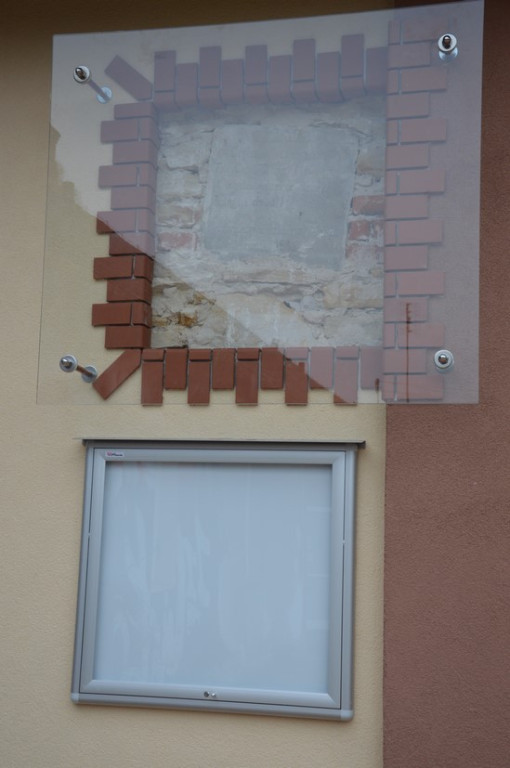 Patriotyczny mural na budynku internatu SOSW w Baryczy [zdjęcia]