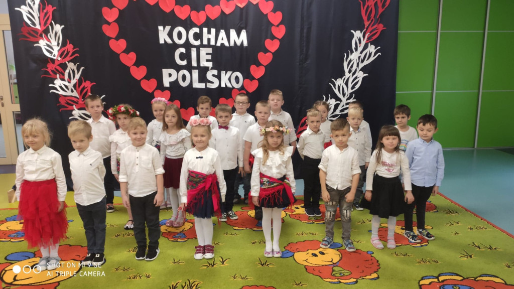 Kocham Cię Polsko! Przedszkole w Smykowie na Święto Niepodległości [wideo, zdjęcia]