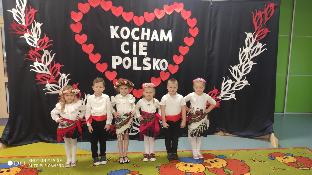 Kocham Cię Polsko! Przedszkole w Smykowie na Święto Niepodległości [wideo, zdjęcia]