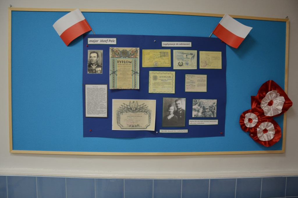 Patriotyczny mural na budynku internatu SOSW w Baryczy [zdjęcia]