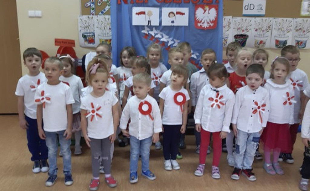Ogólnopolska akcja `Niepodległa do Hymnu` w koneckich przedszkolach [wideo, zdjęcia]