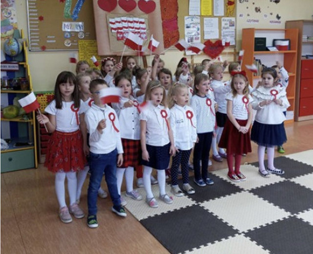 Ogólnopolska akcja `Niepodległa do Hymnu` w koneckich przedszkolach [wideo, zdjęcia]