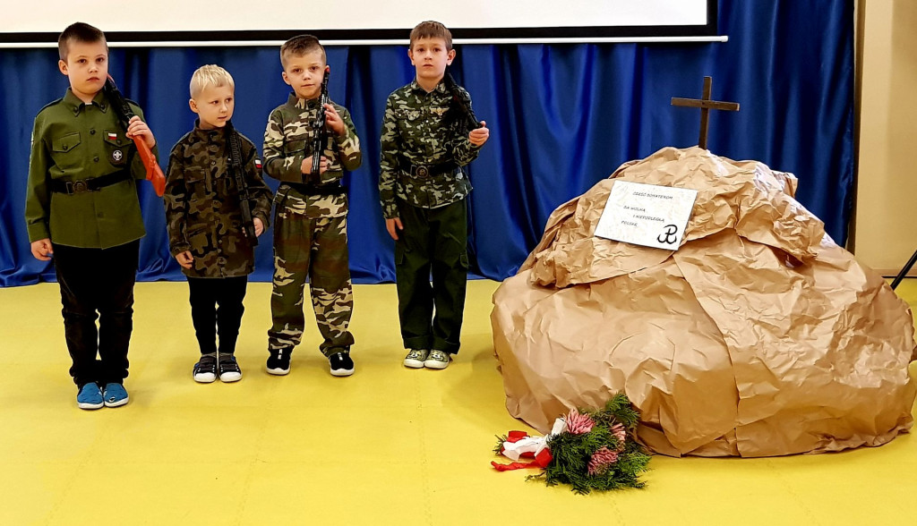 Święto Niepodległości w placówkach oświatowych powiatu koneckiego [wideo, zdjęcia]