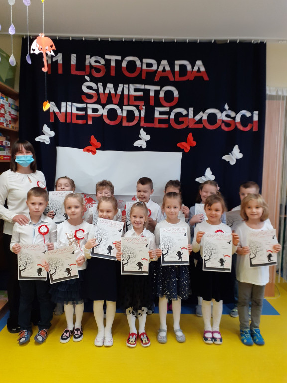 Święto Niepodległości w placówkach oświatowych powiatu koneckiego [wideo, zdjęcia]