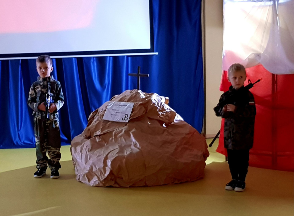 Święto Niepodległości w placówkach oświatowych powiatu koneckiego [wideo, zdjęcia]