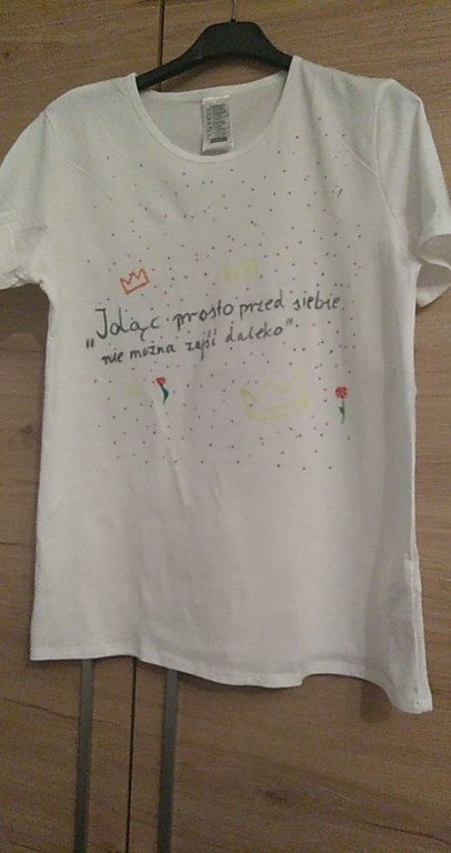 Kreatywny język polski w Miedzierzy. Uczniowie zrobili koszulki o `Małym Księciu`! [zdjęcia]