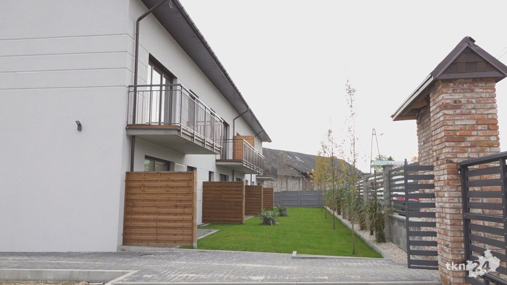 Osiedle `Dwa Kamienie` w Końskich. Pierwsi mieszkańcy już się wprowadzają [wideo, zdjęcia]