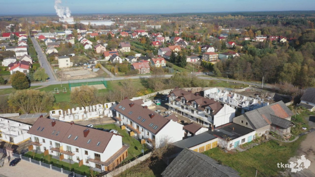 Osiedle `Dwa Kamienie` w Końskich. Pierwsi mieszkańcy już się wprowadzają [wideo, zdjęcia]