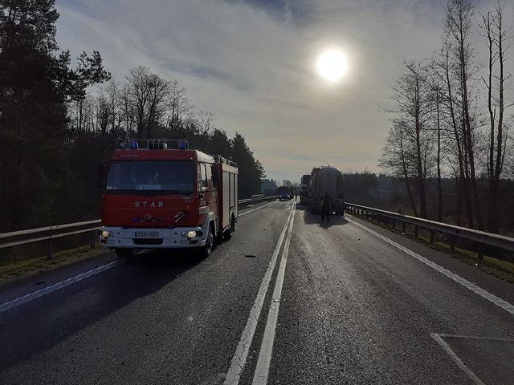 Karambol na DK74! Zderzyło się 7 pojazdów. Są ranni! [zdjęcia] AKTUALIZACJA