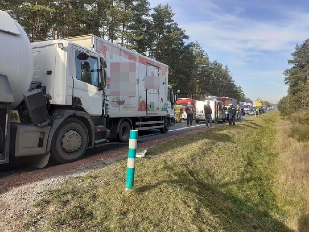 Karambol na DK74! Zderzyło się 7 pojazdów. Są ranni! [zdjęcia] AKTUALIZACJA