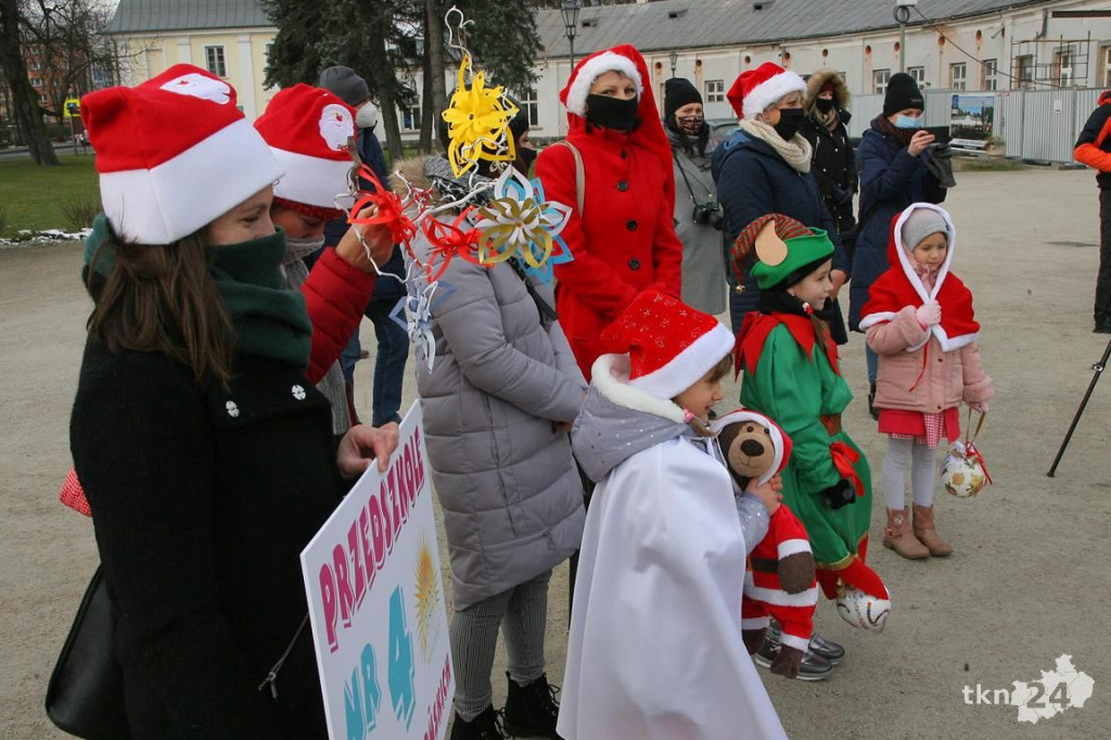 Lampki rozbłysły na koneckiej choince! [wideo, zdjęcia]